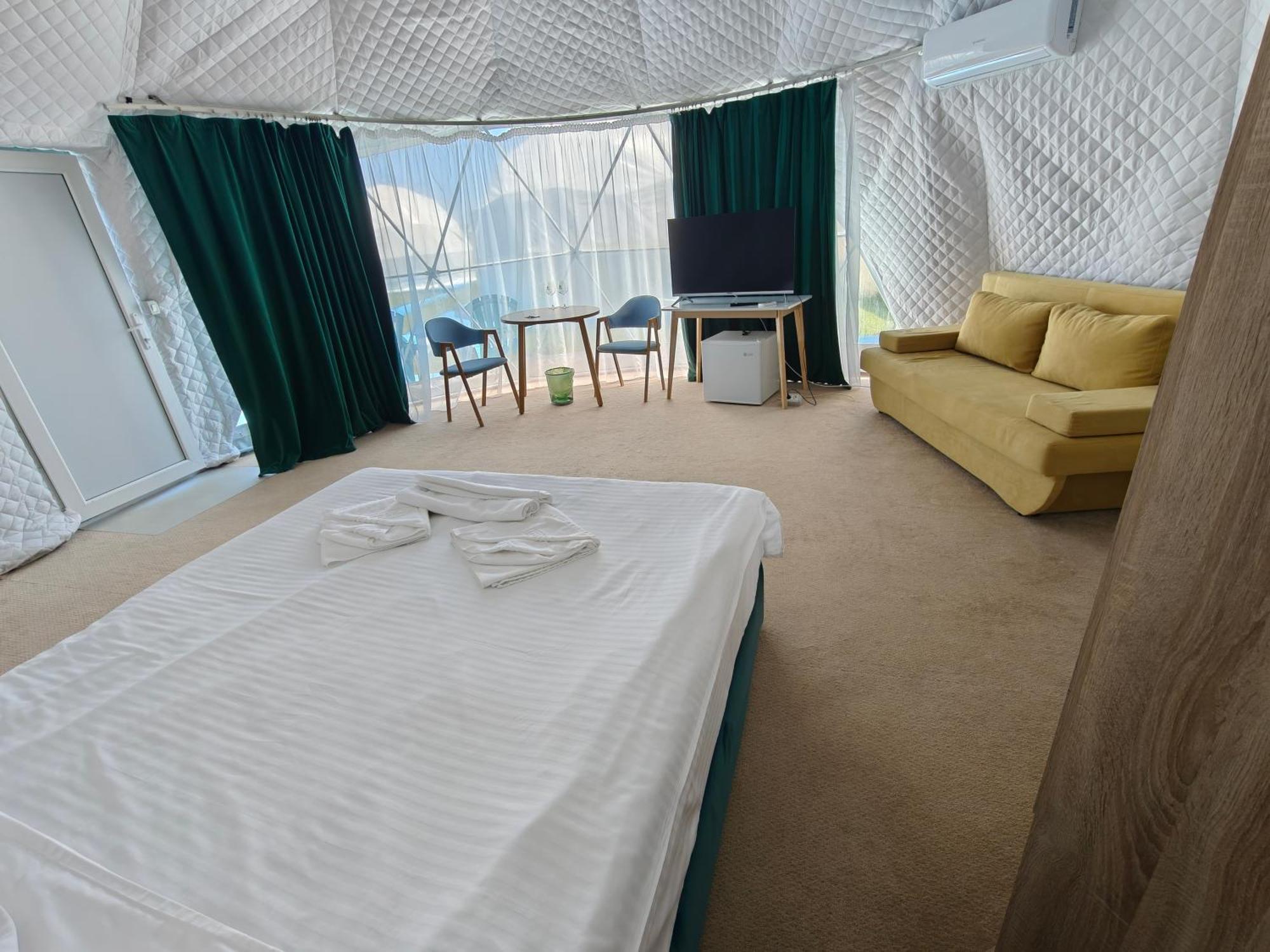 Отель Glamping By The Sea Нэводари Экстерьер фото
